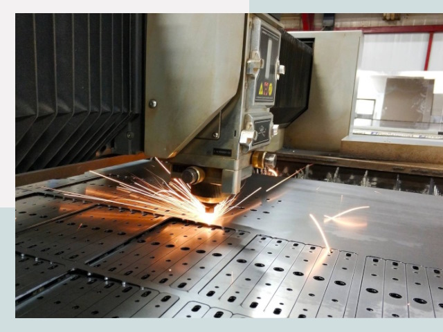 Лазерная резка металла в Екатеринбурге от 615 руб.